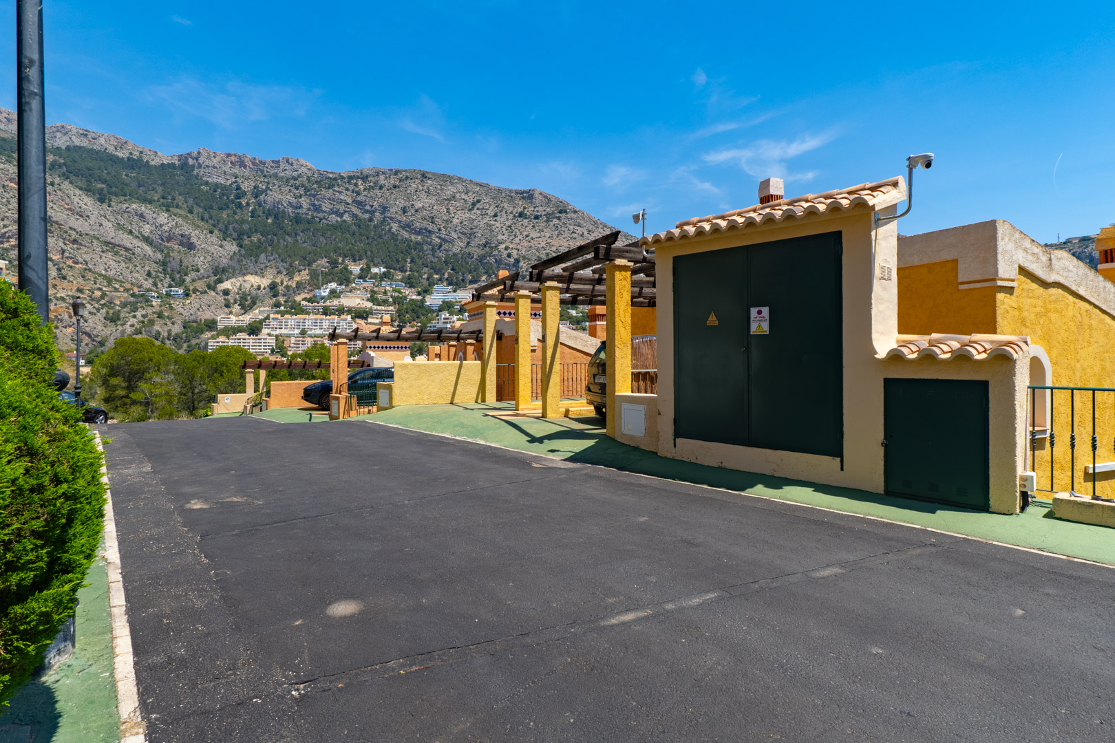 8335ALT_080 C4XY8335ALT Geschakelde woning met zeezicht te koop in Altea Hills