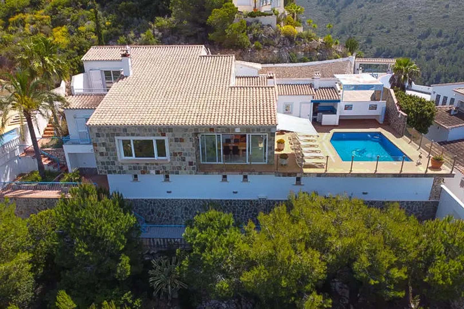 9001MOR-2 9001MOR Villa met zwembad en zeezicht te koop in Moraira.