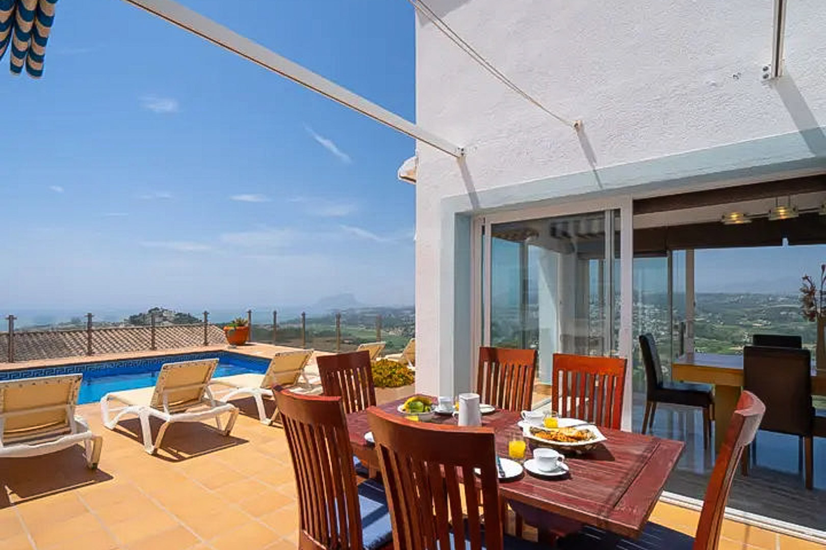 9001MOR-21 9001MOR Villa met zwembad en zeezicht te koop in Moraira.