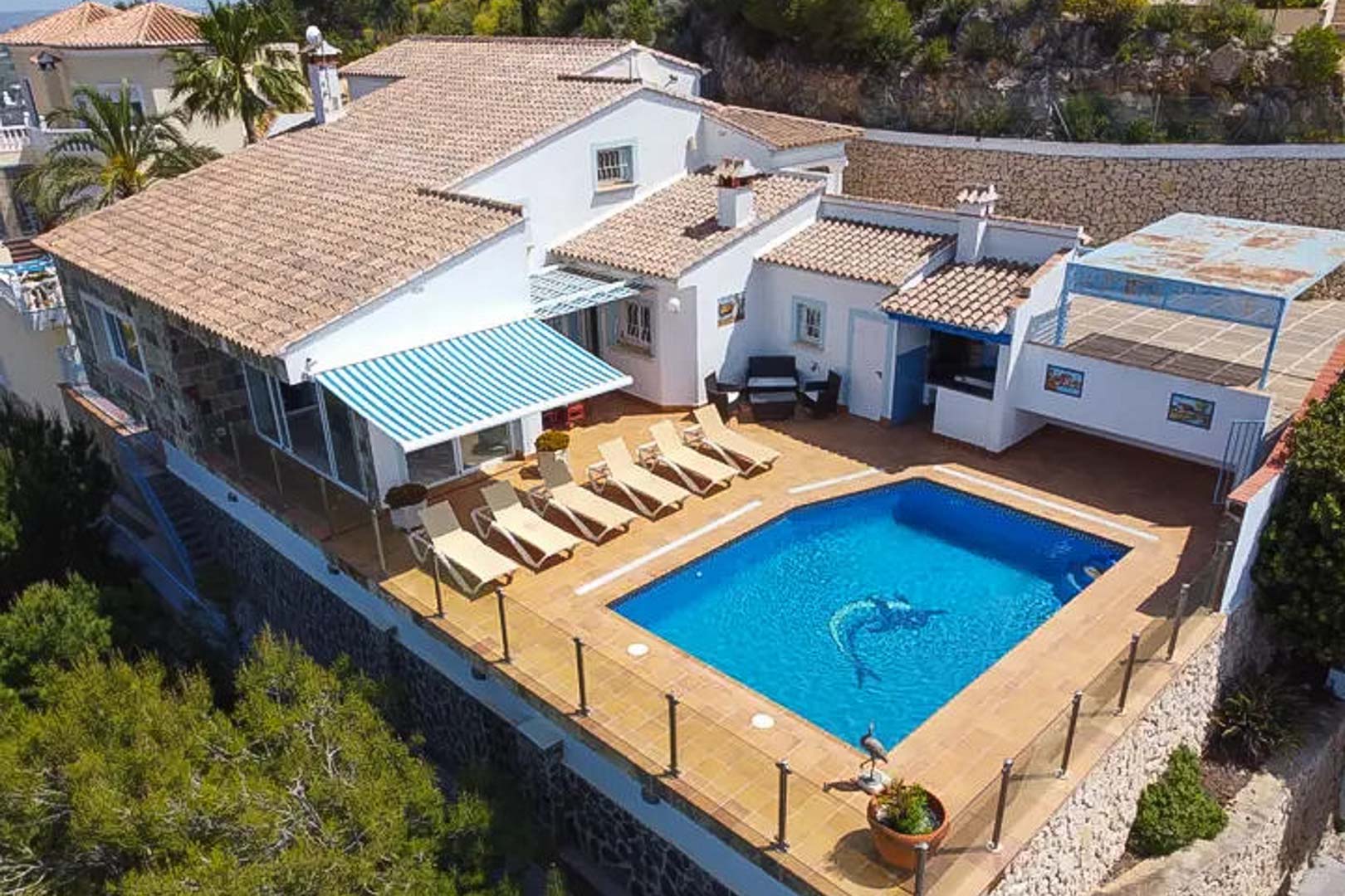 9001MOR-22 9001MOR Villa met zwembad en zeezicht te koop in Moraira.
