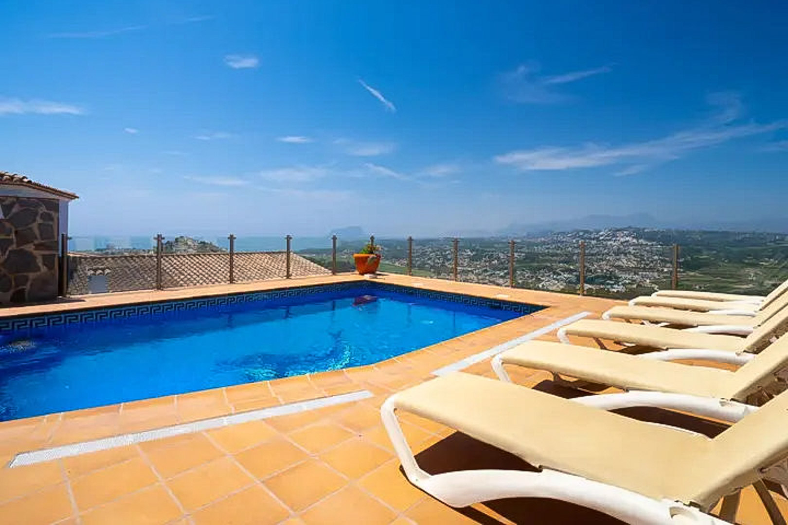 9001MOR-28 9001MOR Villa met zwembad en zeezicht te koop in Moraira.