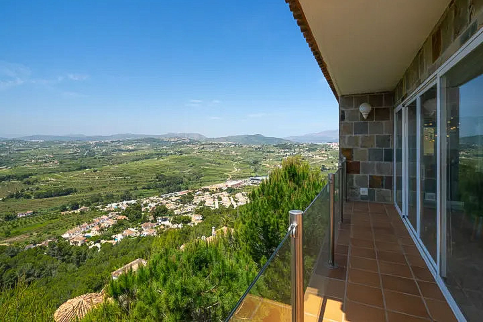 9001MOR-30 9001MOR Villa met zwembad en zeezicht te koop in Moraira.