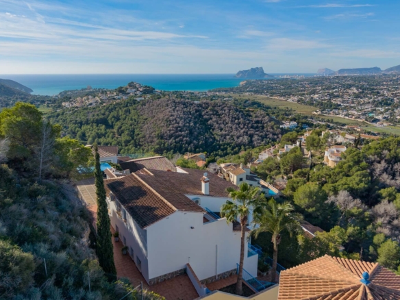 9001MOR Villa met zwembad en zeezicht te koop in Moraira.
