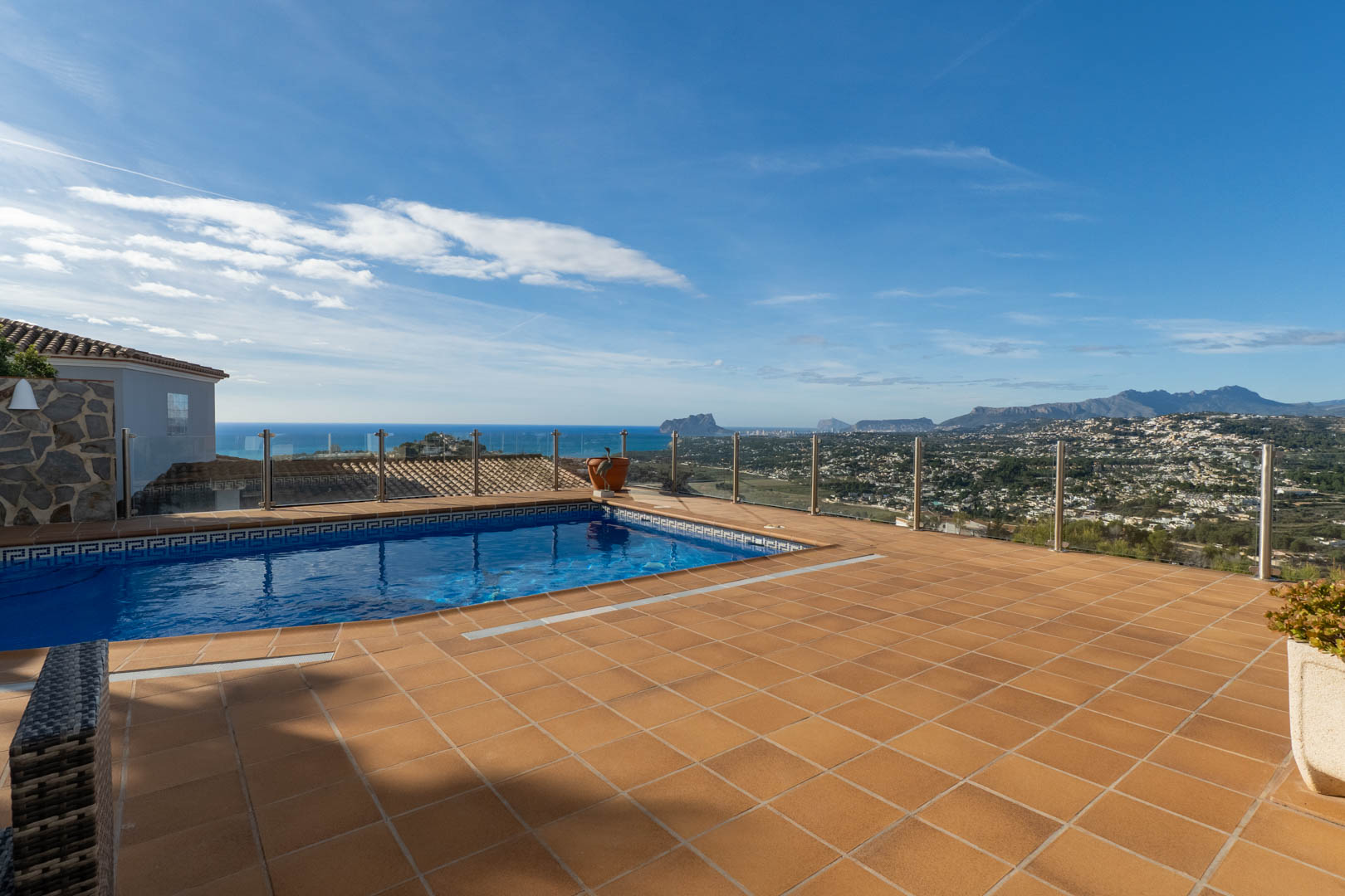 9001MOR-39 9001MOR Villa met zwembad en zeezicht te koop in Moraira.