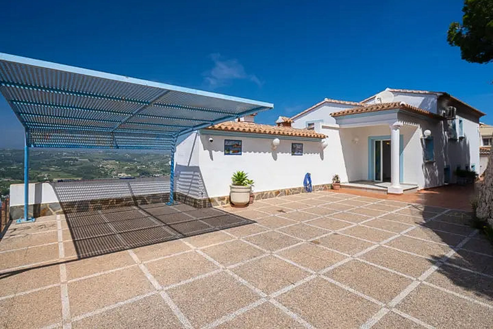 9001MOR-4 9001MOR Villa met zwembad en zeezicht te koop in Moraira.