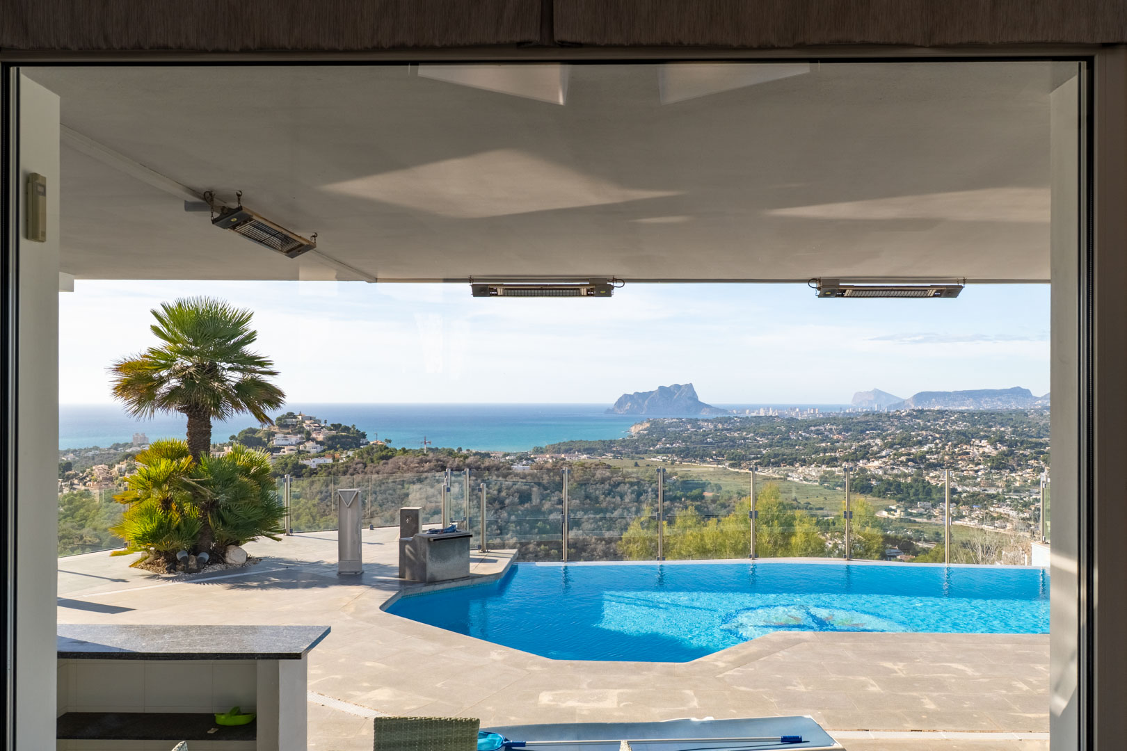 9005MOR-15 9005MOR Moderne villa met spectaculair zeezicht te koop in Moraira.
