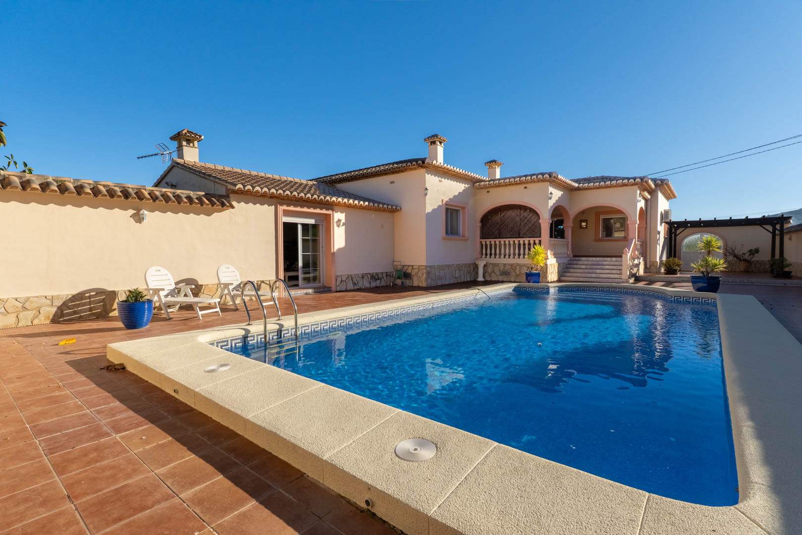 9007JAL Villa in mediterrane stijl te koop in Jalón.