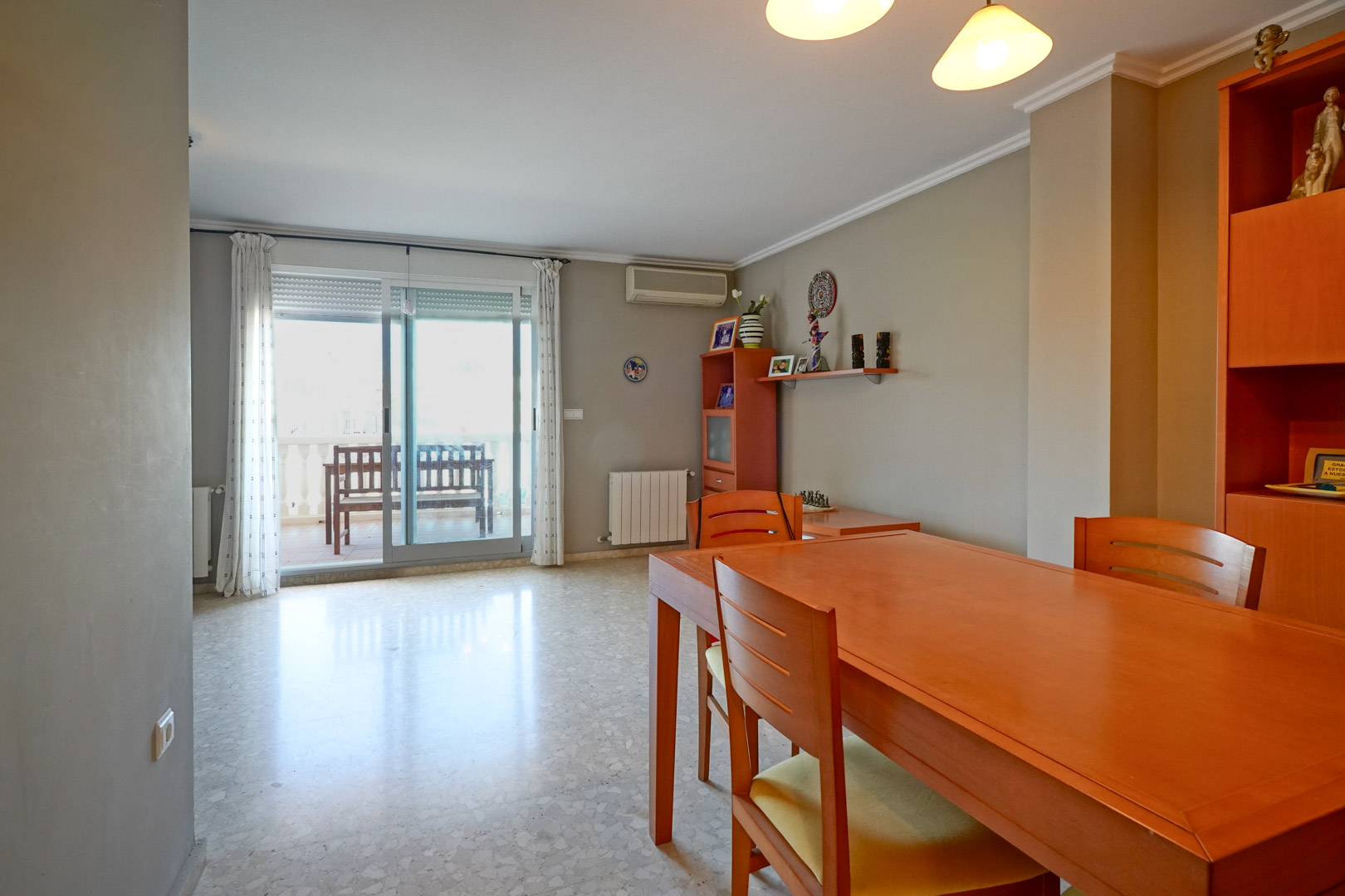 9008XAR Drie verdiepingen tellende halfvrijstaande woning te koop in La Xara.