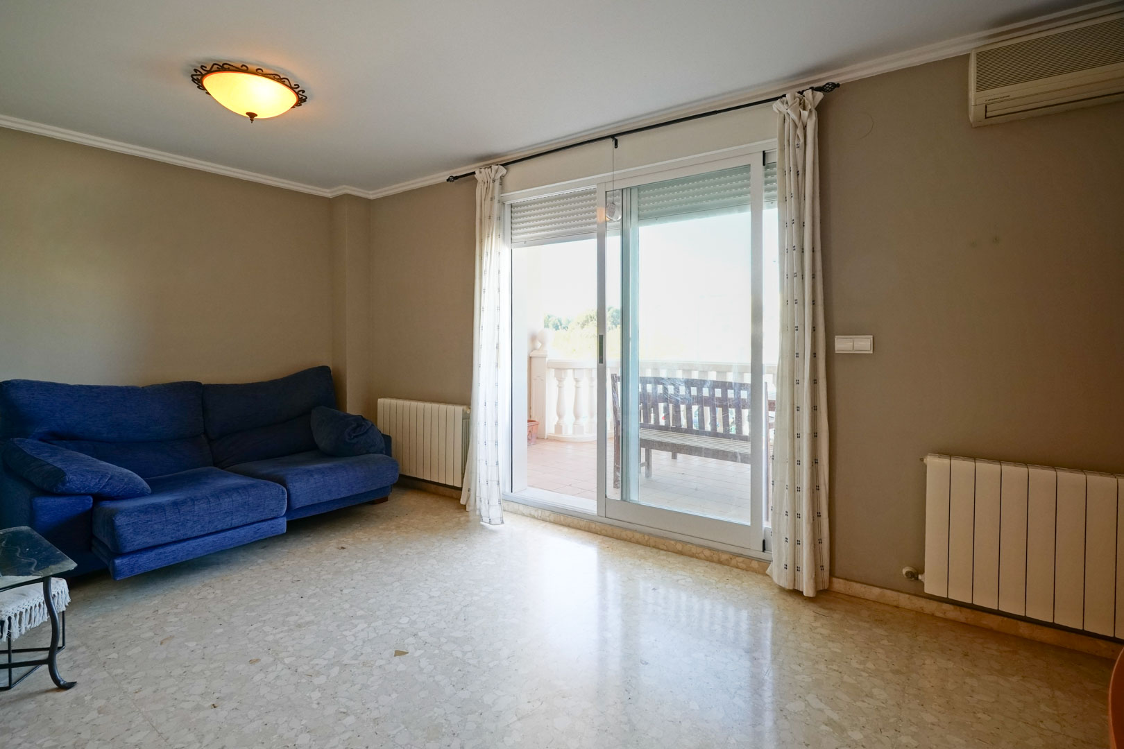 9008XAR Drie verdiepingen tellende halfvrijstaande woning te koop in La Xara.