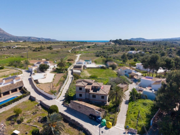 9009GAT Traditionele woning in mediterrane stijl, nog af te werken, te koop in Gata de Gorgos.