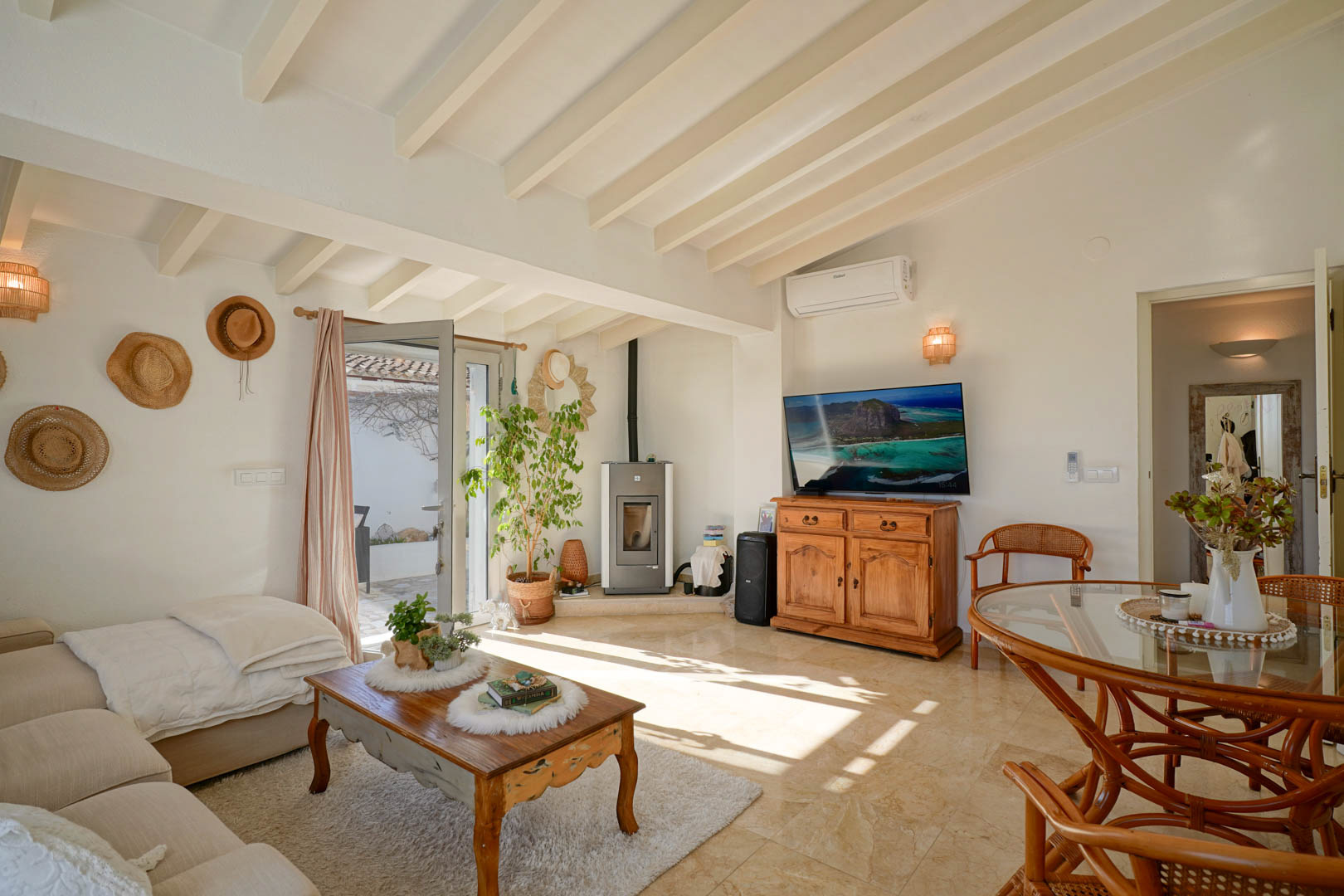 C3XY8323MOR Vrijstaande villa met zwembad en uitzicht op zee te koop in Moraira.