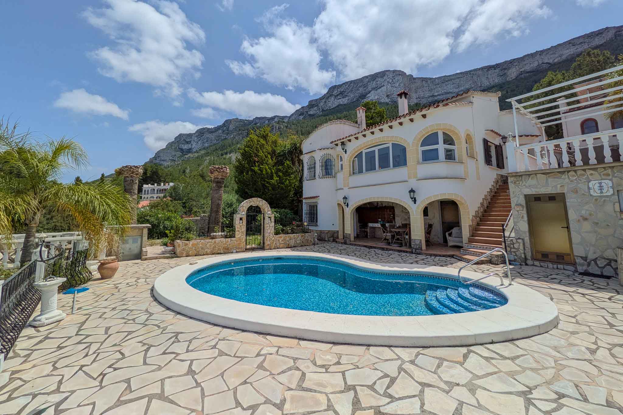 C4XY8333DEN-2 C4XY8333DEN Villa met zwembad en panoramisch uitzicht op zee te koop in Denia.