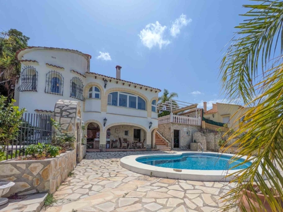 C4XY8333DEN Villa met zwembad en panoramisch uitzicht op zee te koop in Denia.