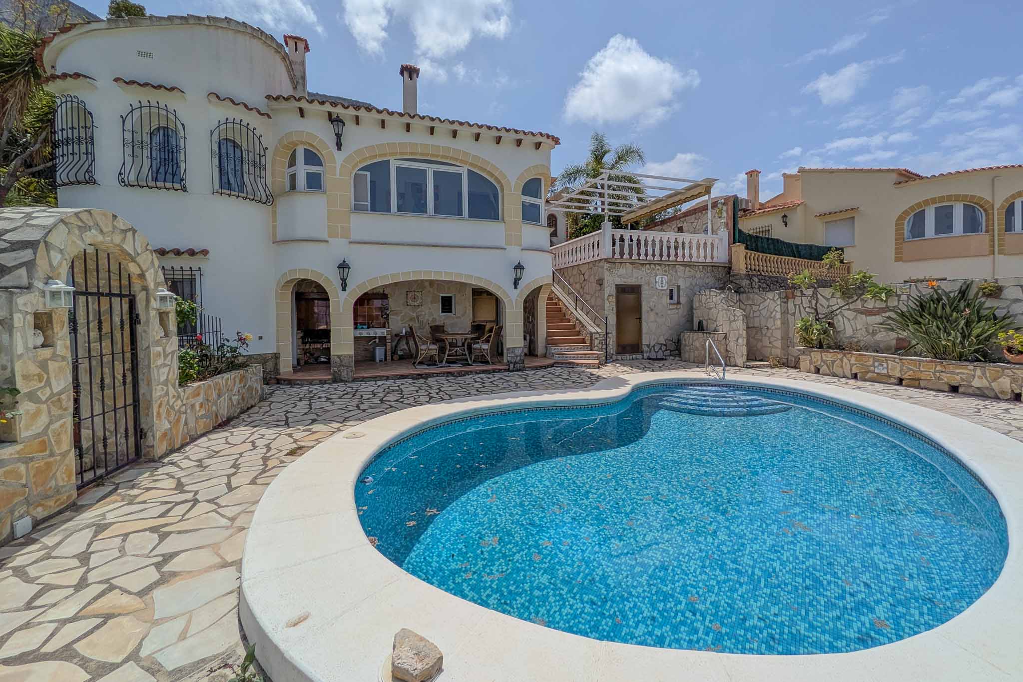C4XY8333DEN C4XY8333DEN Villa met zwembad en panoramisch uitzicht op zee te koop in Denia.