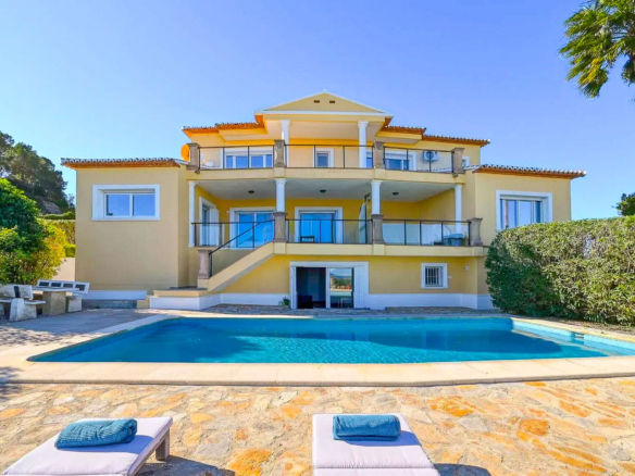 C3XY4686JAV Ruime, gerenoveerde villa met zeezicht te koop in Jávea