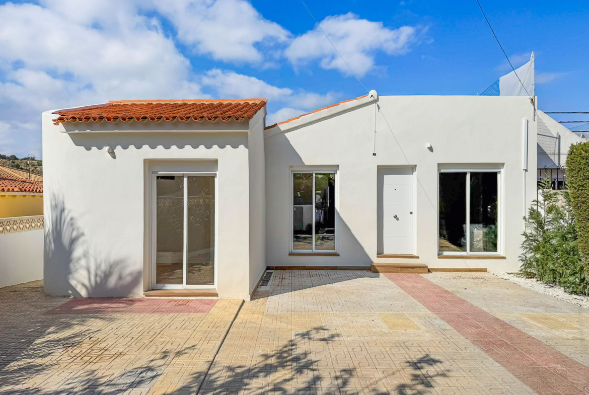 C3XY4689NUC Gerenoveerde, geschakelde woning te koop in La Nucia Park