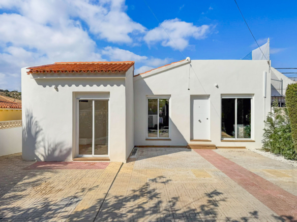 C3XY4689NUC Gerenoveerde, geschakelde woning te koop in La Nucia Park