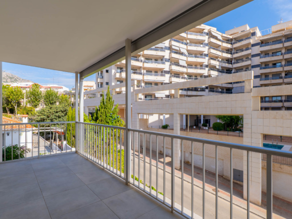 4691CAL 2 slaapkamerappartement op 150m van het strand te koop in Calpe